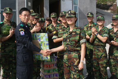 육군사관학교 1학년 생도, 간부장교 등 일행 221명이 처음으로 