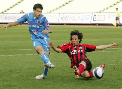 ▲ 14일 오후 대구 월드컵경기장에서 열린 프로축구 대구FC와 FC서울의 시즌 마지막 경기에서 대구FC의 루이지뉴가 전반 34분 결승골을 넣고 있다. 김태형기자 thkim21@msnet.co.kr