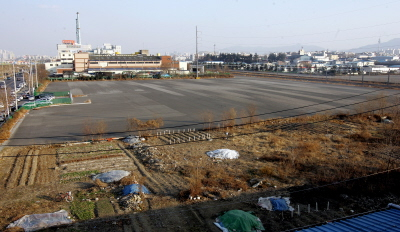 ▲ 서대구 복합화물 터미널 사업이 부지매각등 차질을 빚으면서 애물단지 신세를 면치 못하고 있다. 김태형기자 thkim@msnet.co.kr