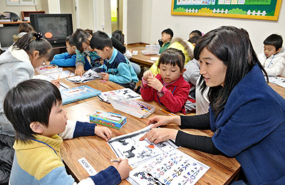 ▲ 대구 남구 이천동 교대역 월드메르디앙의 영어 독서 마을. 이곳 입주자대표회의가 동대표 회의실을 줄여 입주민들을 위한 영어, 독서 교육의 장으로 리모델링했다. 정우용기자 vin@msnet.co.kr