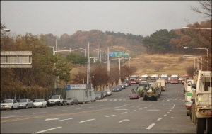 ▲ 달서구 용산동 거너실마을 진입로가 1998년 용산택지개발 이후 10년 만에 올해 개통될 것으로 보여 성서IC 일대 교통체증이 크게 줄어들 전망이다. 사진은 달서구청 제공.