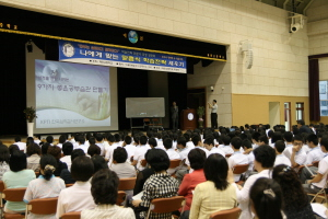 ▲ 매천고는 기초·기본교육 강화를 위해 맞춤형 학력관리 책임제 프로그램을 운영했다. 사진은 5월에 열린 학습전략 전문가 초청 강연회. 매천고 제공