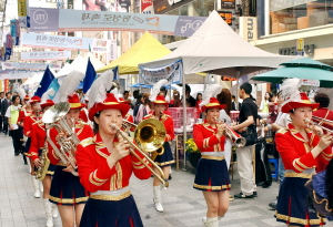 ▲ 동성로 축제를 비롯해 대구 중구에서 열리는 다양한 축제들을 5월과 10월에 집중시켜 지역 경계를 뛰어넘는 축제로 만들자는 목소리가 높다.