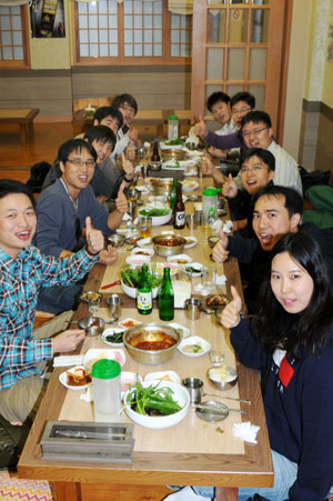 찜갈비 식당에는 가족단위, 직장모임 등 단체손님이 많다.