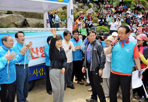 박근혜 전 한나라당 대표가 4일 대구 달성군 비슬산 자연휴양림에서 열린 