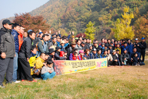 매년 산행대회를 통해 반가운 얼굴들을 만나고 있다. 영천고 총동창회 제공