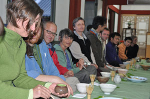 2011 문경전통찻사발축제에는 외국 도예인들이 많이 참가해 한국의 전통차 문화를 체험했다. 고도현기자