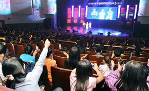 올해로 모임이 만들어진 지 20여 년이 된 자우회는 매일신문사가 주최하는 청소년 축제한마당을 뒷바라지하는 등 사회공헌활동에 앞장서고 있다. 25일 대구 동구문화체육회관에서 열린 제2회 청소년 축제한마당 행사 모습.