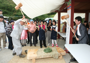 팔공산 승시 축제에서는 다양한 체험행사가 열려 대구시민들과 내외국인들에게 볼거리와 즐길거리를 제공한다.