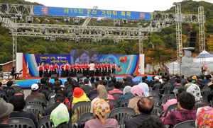 10월에 지역에서는 각종 축제가 열린다. 지난해 갓바위축제 장면. 경산시 제공