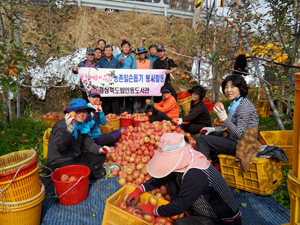 가을걷이가 한창인 요즘 농촌지역 공무원들과 기관