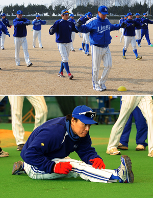 9일 경산 볼파크에서 이승엽 등(아래 사진) 삼성 라이온즈 선수들이 시무식을 갖고 2012년 첫 훈련을 하고 있다. 성일권기자 sungig@msnet.co.kr