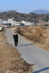 고향에서 40리 길 안동 경덕중학교로 유학하며 오가던 풍산 등굣길. 20리를 걸어 나와 버스를 타던 풍산은 내게 꿈과 희망의 상징이었다.