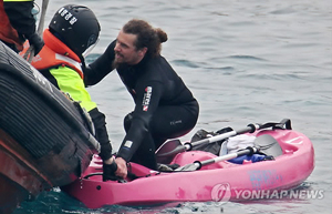 제주해군기지 반대 시위로 출입국관리법 위반 혐의로 강제추방에 놓인 프랑스인 벤자민 모네(33·Benjamain Monnet)씨.