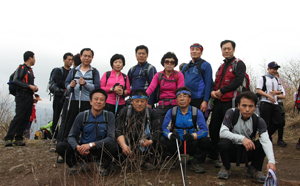 조일산악회는 지난 4월 구례 오산에서 정기산행을 갖고 기념촬영을 했다.