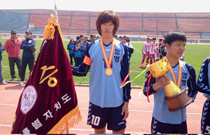 주장을 맡은 국가대표 오명석(왼쪽)과 지난해 장애인축구대상 신인상을 받은 서동훈 선수.