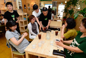 안심지구 마을 공동체가 주민들의 먹거리와 장애인 일자리 마련, 장애 아동과 비장애 아동 통합어린이집 운영을 통해 새로운 도심 공동체 모델을 제시하고 있다. 우태욱기자 woo@msnet.co.kr