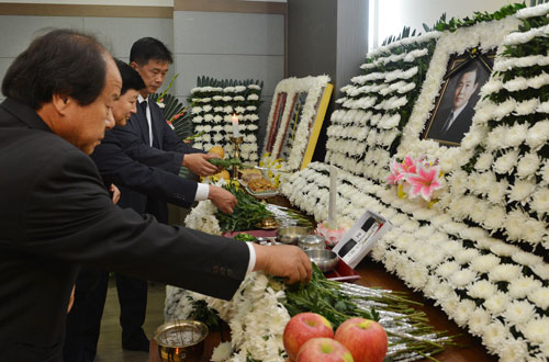 15일 별세한 고 이순목 전 우방 회장의 빈소가 마련된 영남대병원 장례식장에는 지역 정