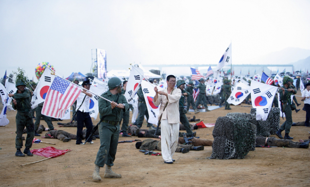 칠곡군은 오는 18~19일에 석적읍 포남리 낙동강 둔치에서 6.25전쟁 62주년 낙동강지구 전투 전승기념 행사를 연다.