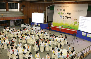 학교폭력이 사회문제화하면서 인성 교육의 중요성이 강조되고 있다. 지난 7월 21일 대구시교육청이 경북고 강당에서 