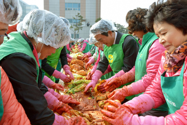 달성군새마을회는 22일부터 23일까지 이틀간 논공읍 금포리 달성군새마을회관 주차장에서 남＆#8231;여 새마을 지도자 100여명이 참석한 가운데 