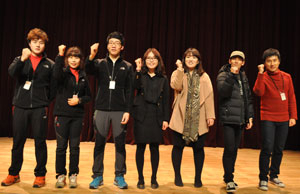 대구백화점 슈퍼스타D의 수상자들. 왼쪽부터 윤성환, 배선희, 백승일, 성은주, 윤민정, 이정문, 김철숙 씨.