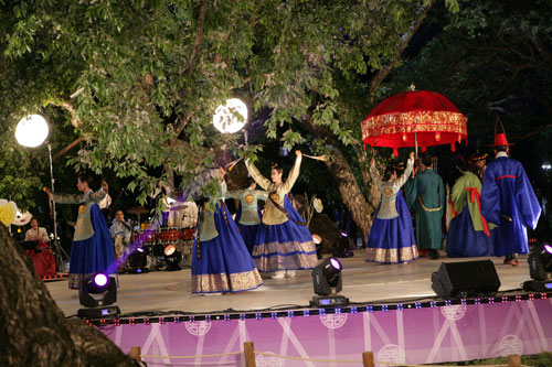 17일 성주생명문화축제에서 천연기념물인 수령 500년된 왕버들나무 숲에서 열린 태교음악회가 성황리에 열리고 있다. 성주군 제공