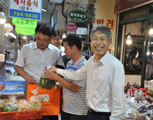 3일 수성구 지산목련시장에서 \