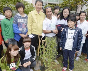 전 세계 학교를 돌며 