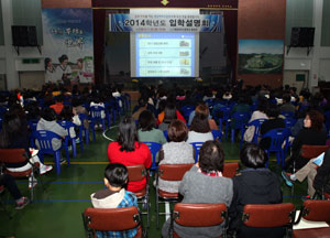 전국단위 모집 자율학교인 영양여고가 2일 마련한 입학설명회에 학부모 200여 명이 참석해 관심을 보였다. 영양여고 제공