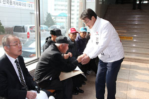 박승호 경북도지사 예비후보가 최근 의성을 방문해 주민들에게 지지를 당부했다. 박 예비후보 측 제공