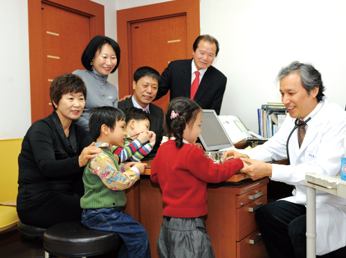 새마을금고가 각종 사회공헌활동에 나서고 있다. 서대구새마을금고 독감예방접종 의료복지 지원사업.