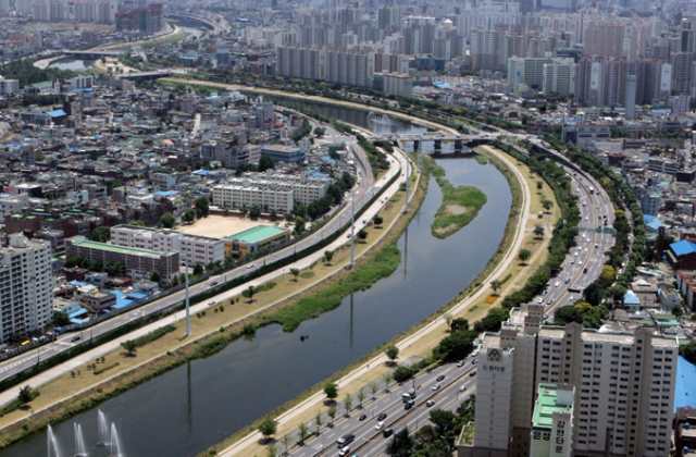 대구 신천둔치의 미세먼지 농도가 도로변과 같은 수치로 나타났다.