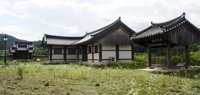 영주 순흥면 석교리에 안향의 생가터임을 알리는 \