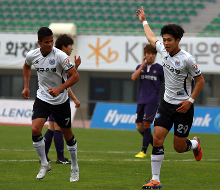 지난 5월 30일 12라운드 안양전에서 전반 9분 골을 터뜨리고 환호하는 대구FC의 루키 류재문. 대구FC 제공