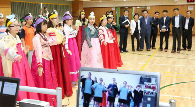 대구 새론초등학교는 지난 15일 호주 첼시초등학교와 화상으로 이루어지는 글로벌 협력학습을 공개했다. 대구시교육청 제공