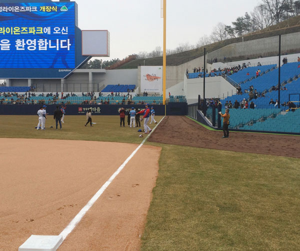 대구삼성라이온즈파크의 경우 스탠드에 설치된 익사이팅존부터 파울 구역이 급격히 좁아지는 것을 확인할 수 있다.