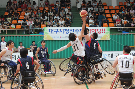 대구 수성구 대흥동 대구스타디움 인근에 장애인형 국민체육센터가 건립된다. 장애인들이 휠체어 농구 경기를 하는 모습. 대구시장애인체육회 제공