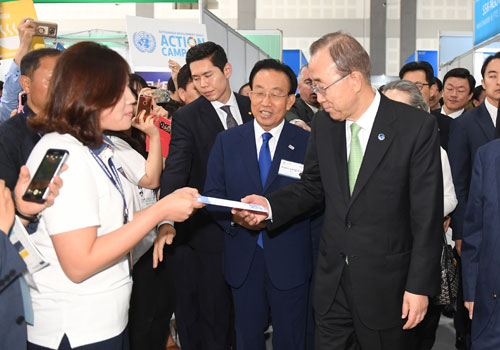 경북도는 30일부터 1일까지 경주에서 진행된 UN NGO 콘퍼런스를 기회로 삼아 유엔이 주목하고 있는 세계시민교육과 우리 새마을운동과의 관계를 제대로 정립, 향후 경북 새마을운동 세계화와 연결시킬 방침이다. 경북도 제공