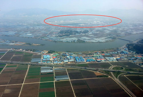 영남권 신공항 입지 선정 용역이 김해공항 확장으로 결론 나면서 관심이 쏠린 김해공항과 그 주변 전경. 연합뉴스