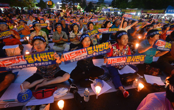 3일 오후 성주군민들이 성주군청 앞마당에 모여 사드 배치 철회 22번째 촛불문화제를 열고 있다. 우태욱 기자 woo@msent.co.kr