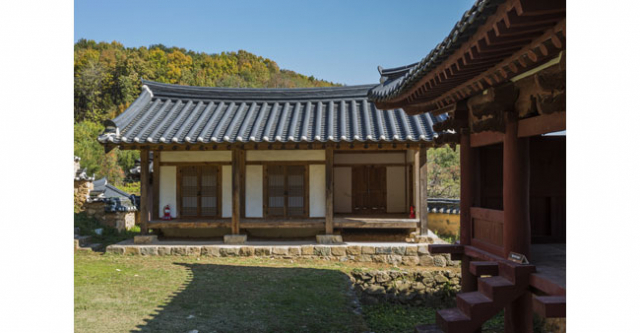 금오서원 숙사인 동재. 금오서원은 흥선대원군의 서원철폐령에도 불구하고 존속한 4개 서원 중 하나이다.