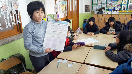 범어초등학교에서 진행한 사회적경제 교육 모습.