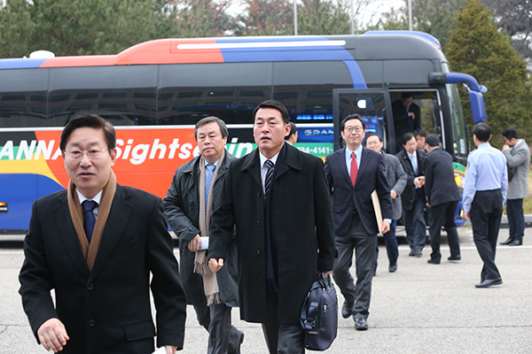 구치소 청문회 도착한 국조특위 위원들. 연합뉴스