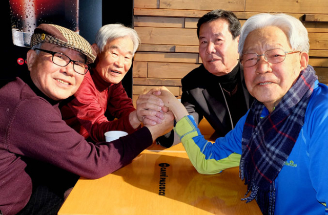 대구에 살고 있는 파독 광부는 현재 46명이다. 이들은 매달 둘째 주 수요일 정기 모임을 가진다. 왼쪽부터 시계 방향으로 김종천(81), 마이형(81), 최도석(73), 조충래(81) 씨. 박노익 대기자 noik@msnet.co.kr