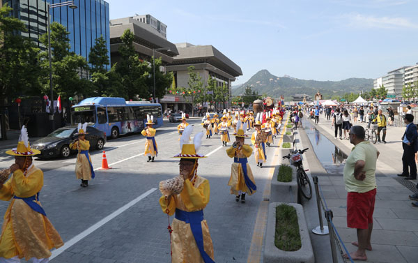 성주군이 문화재청 주관의 궁중문화축전과 연계해 대표적인 궁중문화행사로 발전시키고 있는 태봉안 경복궁 행사. 성주군 제공