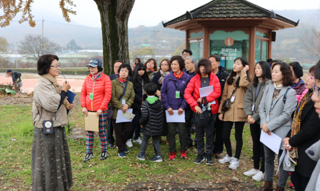 학생~어르신까지 3세대가 문화탐방에 참가해 소통의 시간을 가졌다.