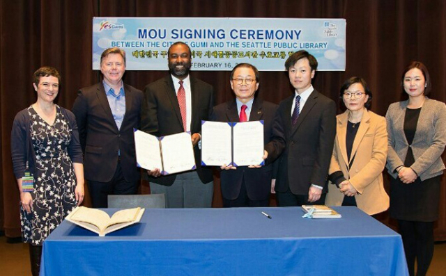 구미시는 16일 미국 시애틀시와 공공도서관 교류를 위한 업무협약을 체결했다. 구미시 제공