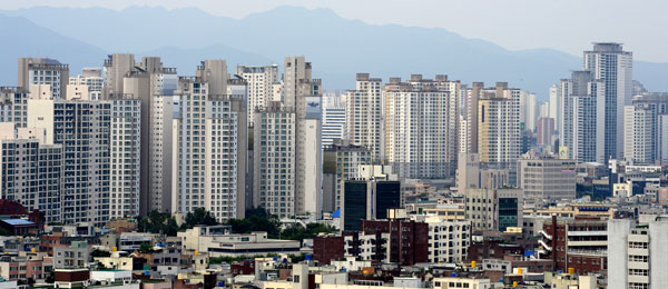 도심 아파트 매매가격이 오르면서 대구 아파트값 반등을 주도하고 있다. 대구 중구 일대의 아파트 단지 전경. 매일신문 DB