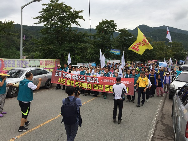 6일 사드 반대 단체와 주민들은 사드 발사대 4기가 7일 반입된다는 계획을 파악하고 이를 저지하기 위한 행동에 들어갔다. 사드 발사대의 순조로운 반입을 위해 경찰은 8천여명을 투입할 것으로 알려졌다. 사진 장성혁 기자